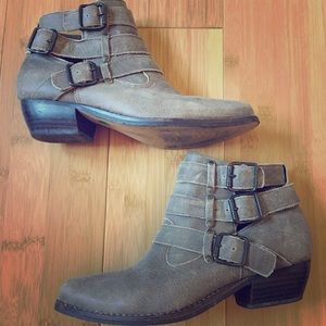 Matisse Ankle Boots Size 6. Grey Leather